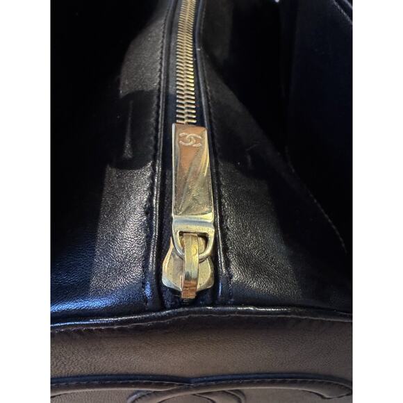 Authentic Chanel Vintage Quilted Barrel Bag - Serial 7268481 (2002-2003) - Picture 14 of 15